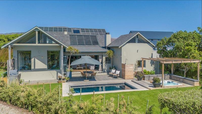 4 Bedroom Property for Sale in Lake Michelle Western Cape